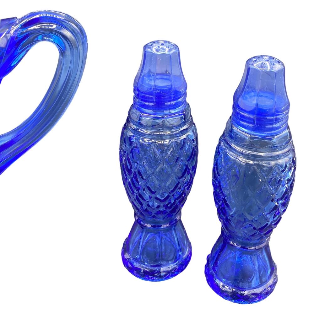 Vtg Avon Cobalt Blue small Pedestal Pitcher Creamer Salt & Pepper Set - Picture 3 of 7